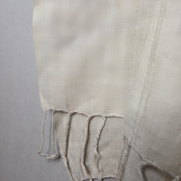 Beige Fringed Scarf with Red Embroidery - Picture 5 of 10